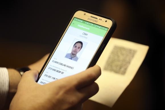 Carteira Nacional de Habilitação Eletrônica entrará em vigor em 2018